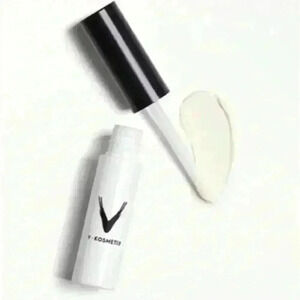 V KOSMETIK Elevate your makeup routine with our revolutionary eyeshadow primer.